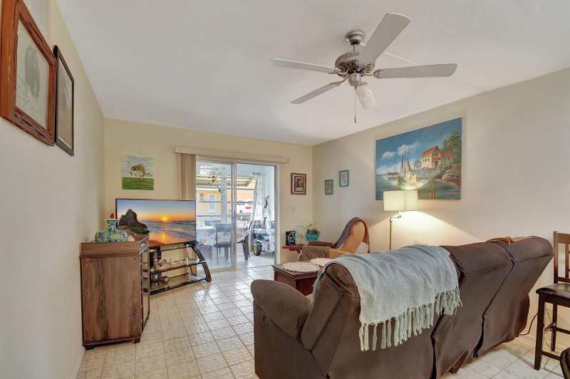 2121 NE 1st Court # 105, Boynton Beach FL 33435