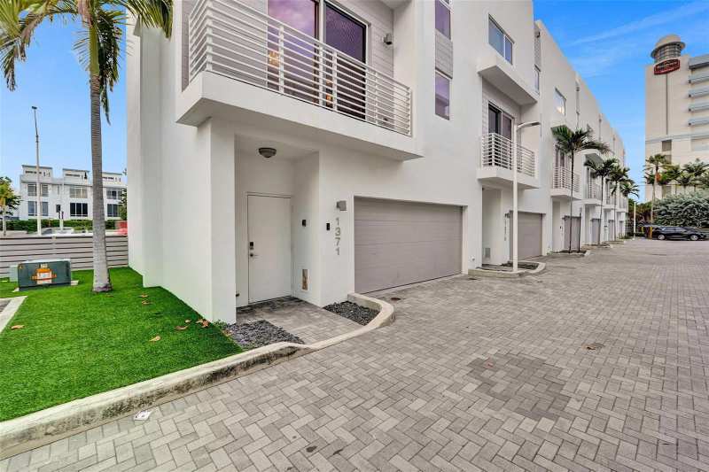 1371 N Ocean Boulevard, Pompano Beach FL 33062