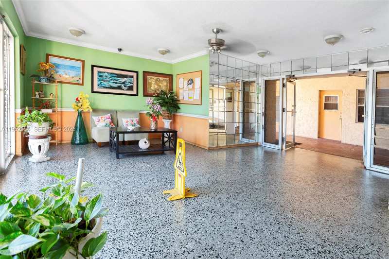 4151 NW 41st St # 301, Lauderdale Lakes FL 33319