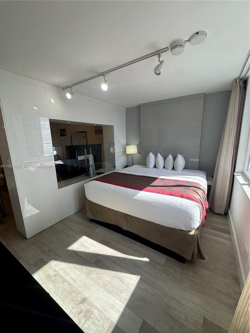19201 Collins Ave # 1004, Sunny Isles Beach FL 33160