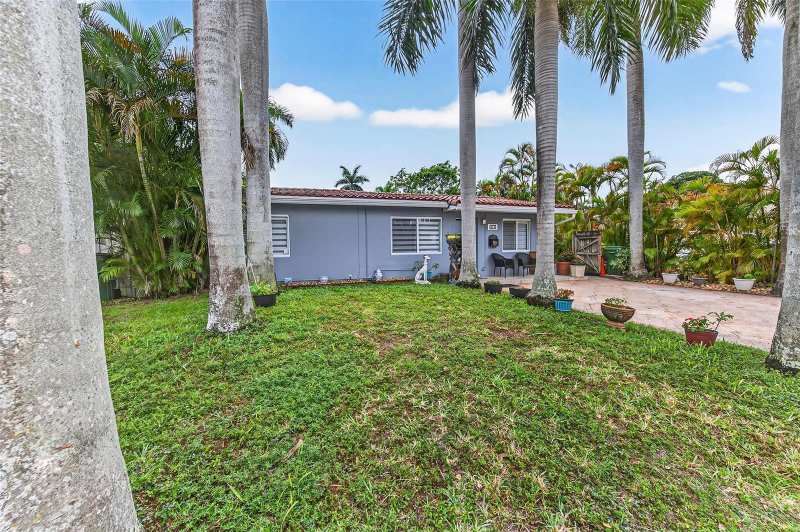 918 NE 4th Street, Hallandale Beach FL 33009