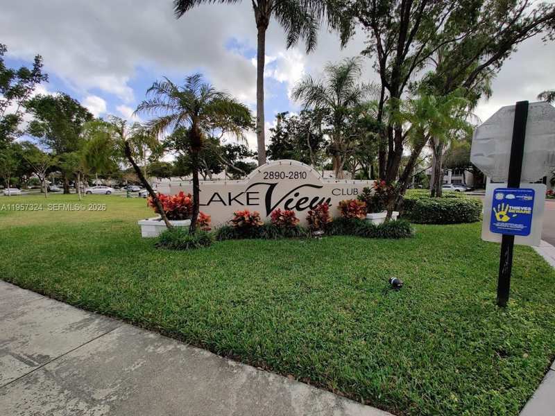 2890 N Oakland Forest Dr # 111, Oakland Park FL 33309