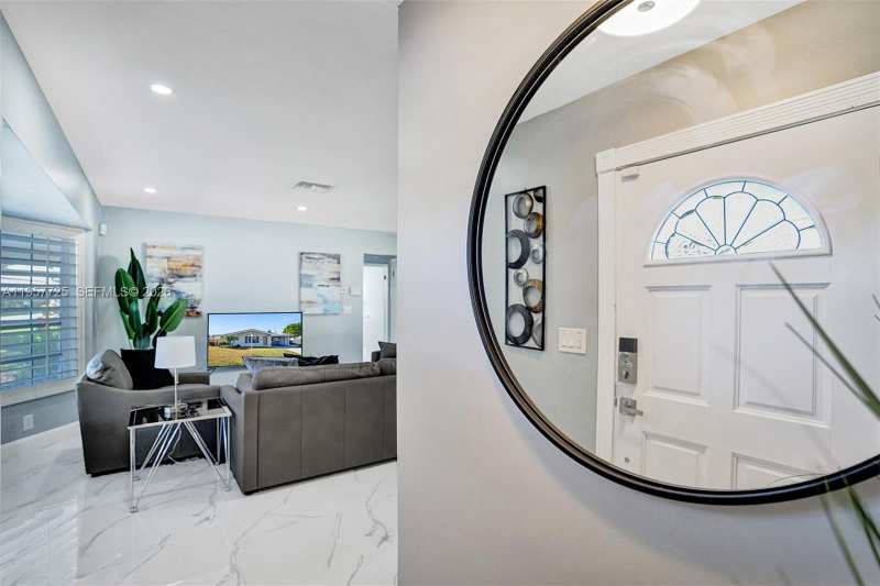 477 SE 17th Ter, Deerfield Beach FL 33441