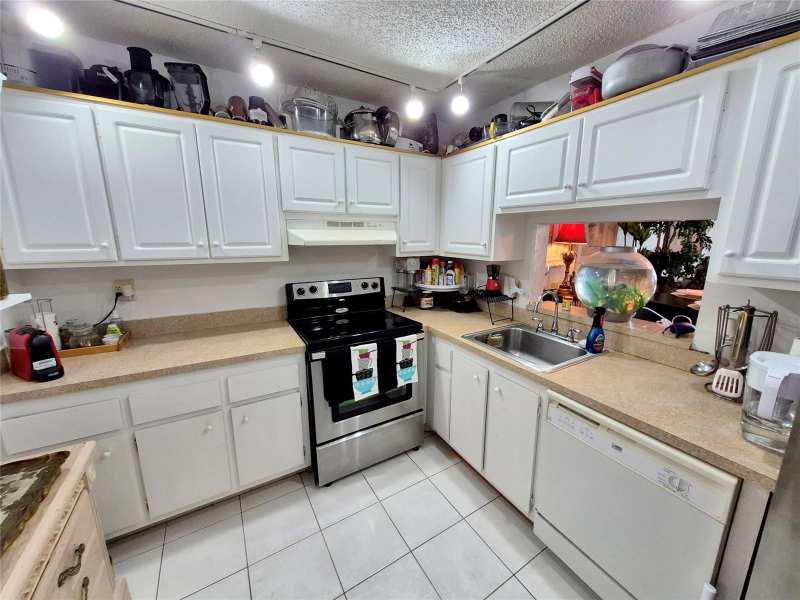 2840 Somerset Drive # 208m, Lauderdale Lakes FL 33311