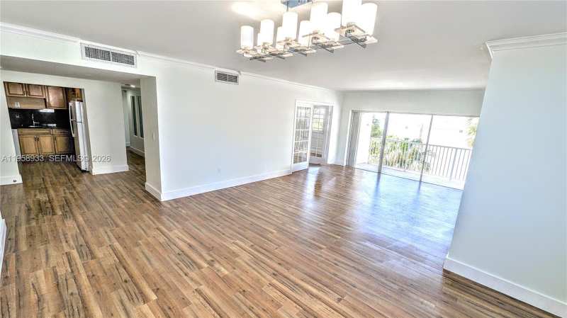 300 Bayview Dr # 206, Sunny Isles Beach FL 33160