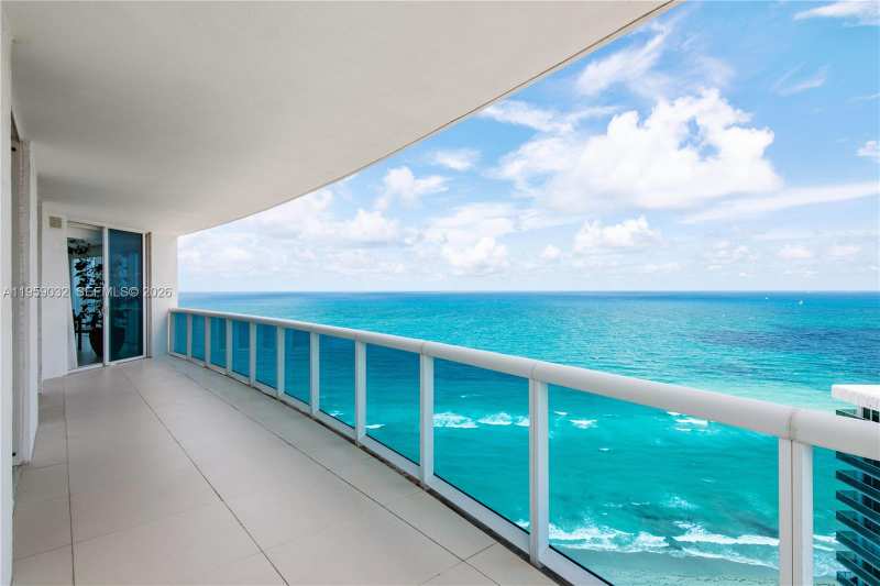 2711 S Ocean Dr # 2205, Hollywood FL 33019