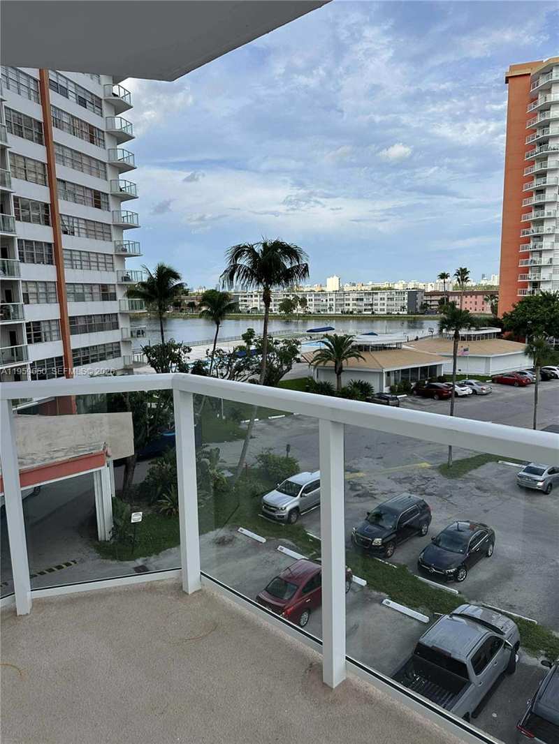 1301 NE Miami Gardens Dr # 425W, Miami FL 33179