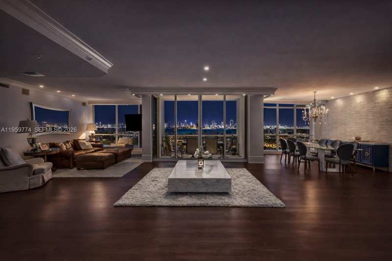 1900 Sunset Harbour Dr, Miami Beach FL 33139