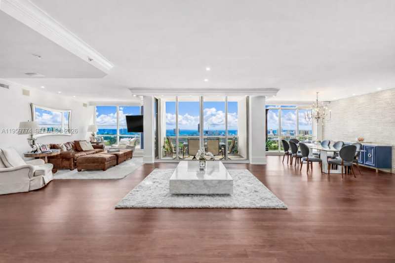 1900 Sunset Harbour Dr, Miami Beach FL 33139