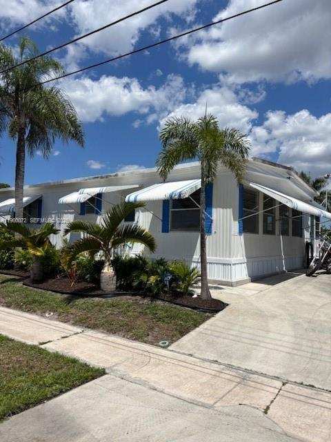 4201 Mocking Bird Dr, Boynton Beach FL 33436