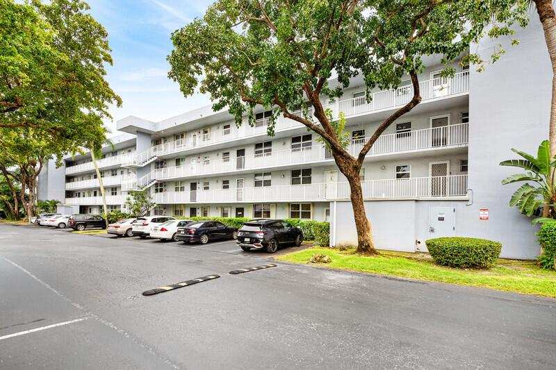 109 Royal Park Drive # 3b, Oakland Park FL 33309