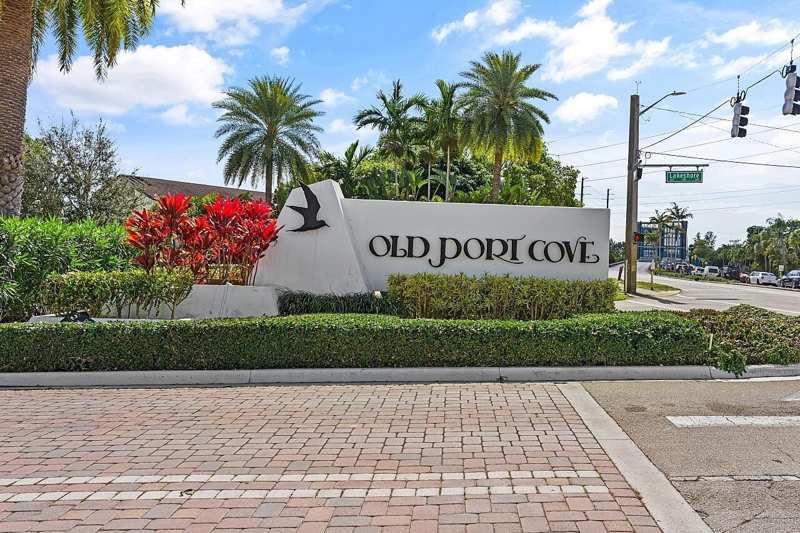 100 Lakeshore Drive # 252, North Palm Beach FL 33408