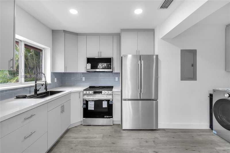 7412 Big Cypress Dr, Miami Lakes FL 33014