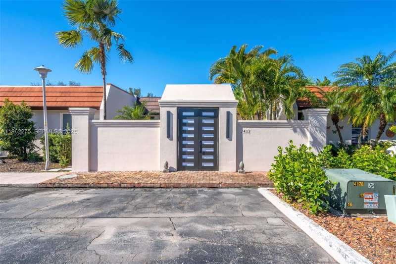7412 Big Cypress Dr, Miami Lakes FL 33014