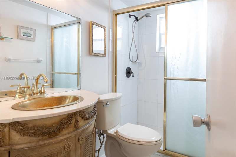 3127 S Ocean Dr # 219, Hallandale Beach FL 33009