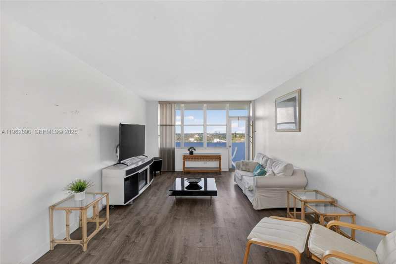 7441 Wayne Avenue # 8J, Miami Beach FL 33141