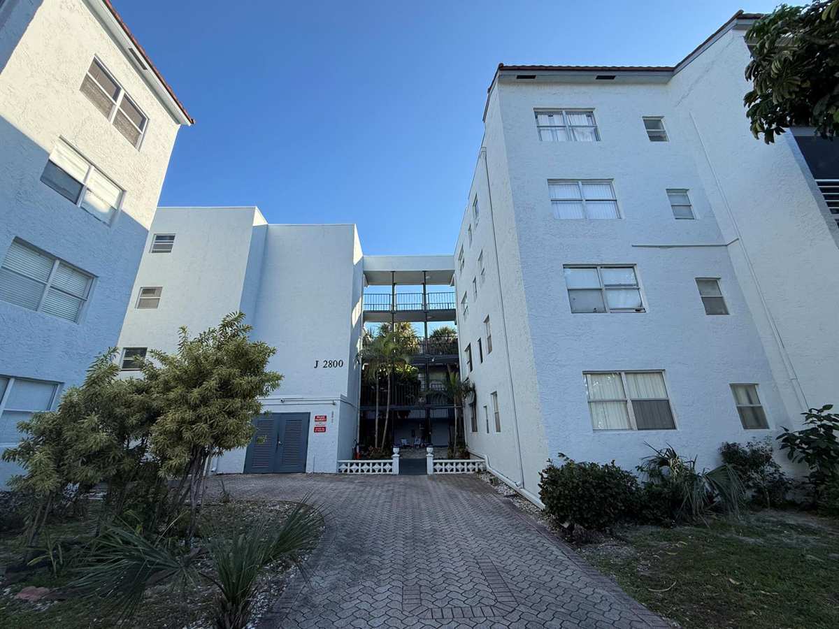 2800 Somerset Drive # 304j, Lauderdale Lakes FL 33311