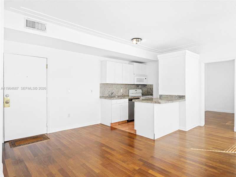 1027 Pennsylvania Ave # 206, Miami Beach FL 33139