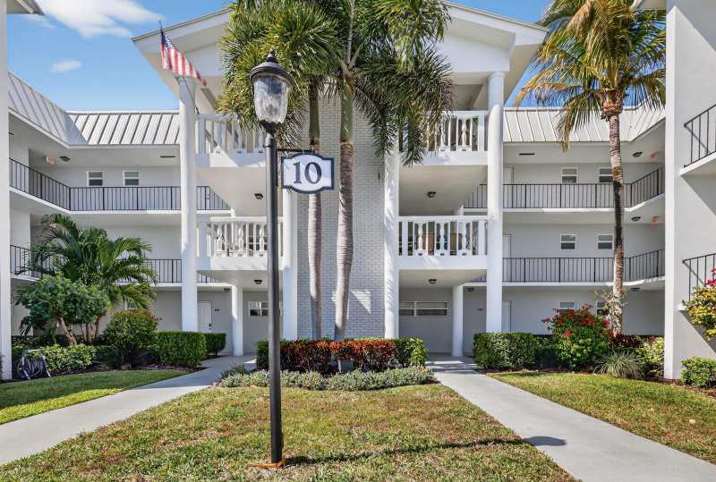 10 Colonial Club Drive # 305, Boynton Beach FL 33435