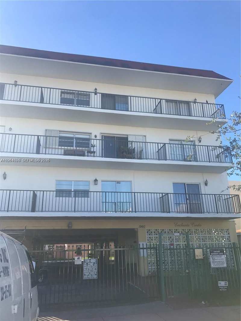 1960 Marseille Dr # 305, Miami Beach FL 33141