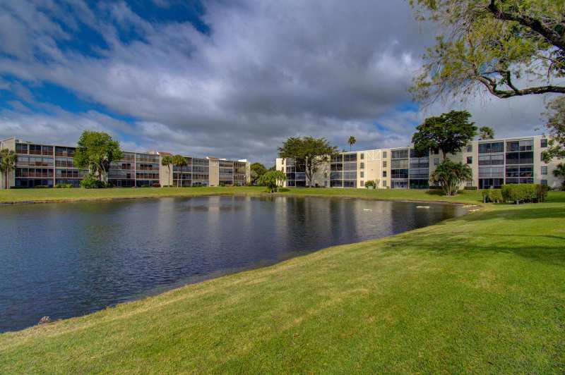 6585 Kensington Lane # 307, Delray Beach FL 33446