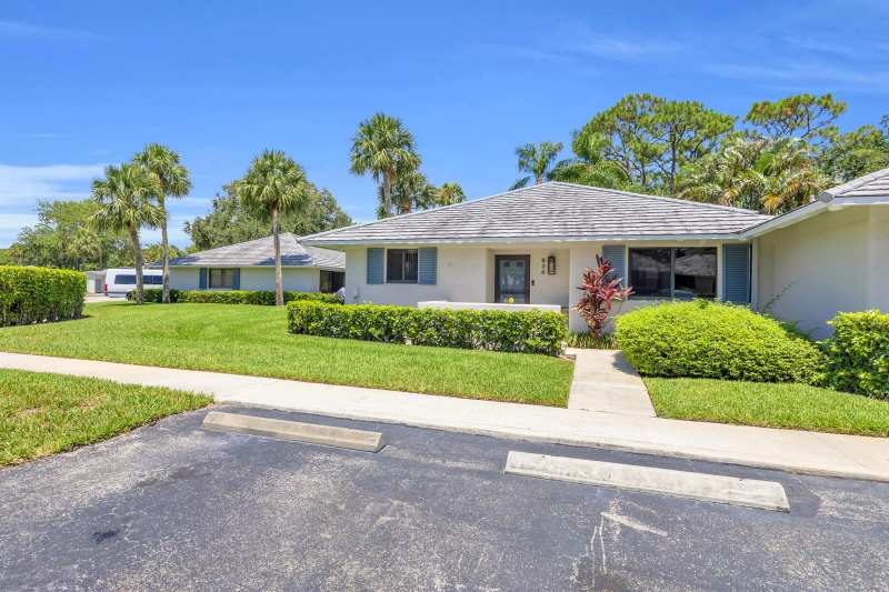 836 Club Drive, Palm Beach Gardens FL 33418
