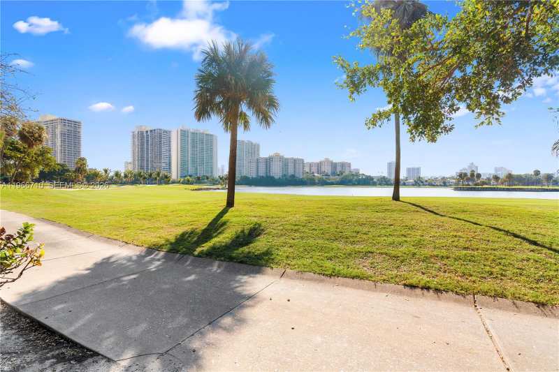 3675 N Country Club Dr # 105, Aventura FL 33180
