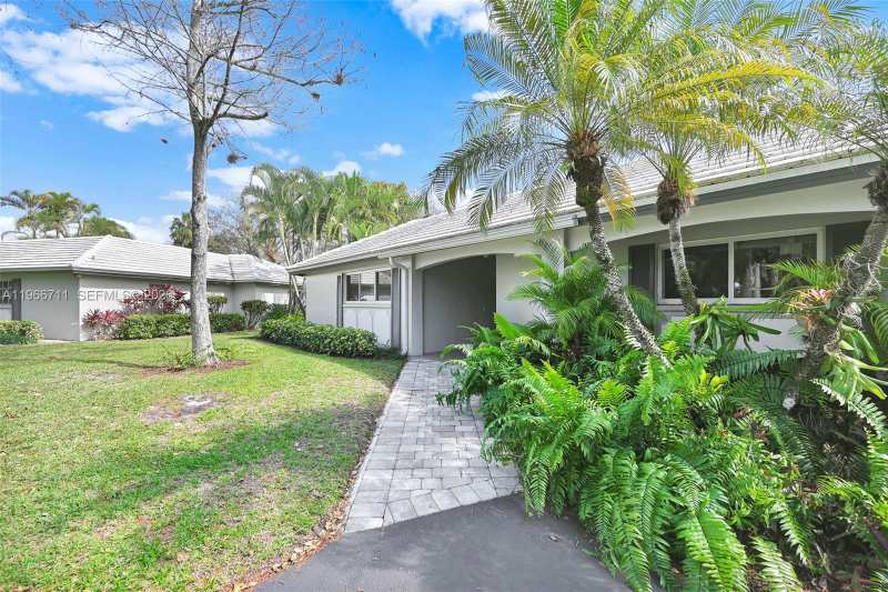 820 E Cypress Ln # 38, Pompano Beach FL 33069