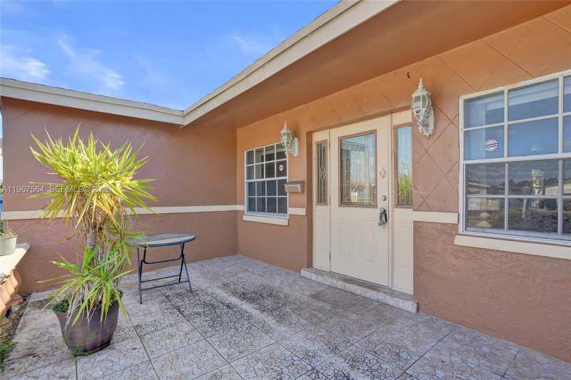 4966 NW 39th St, Lauderdale Lakes FL 33319