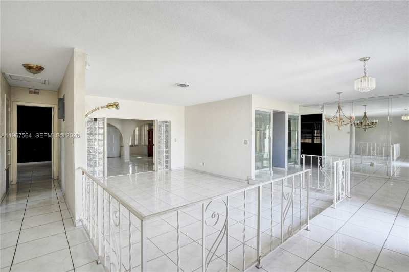4966 NW 39th St, Lauderdale Lakes FL 33319