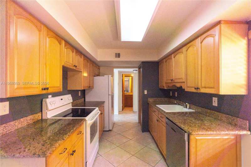 430 Commodore Dr # 314, Plantation FL 33325