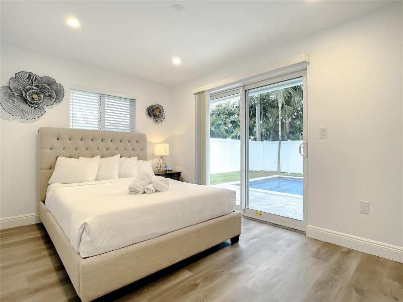 2100 NE 45th Street # 1, Fort Lauderdale FL 33308
