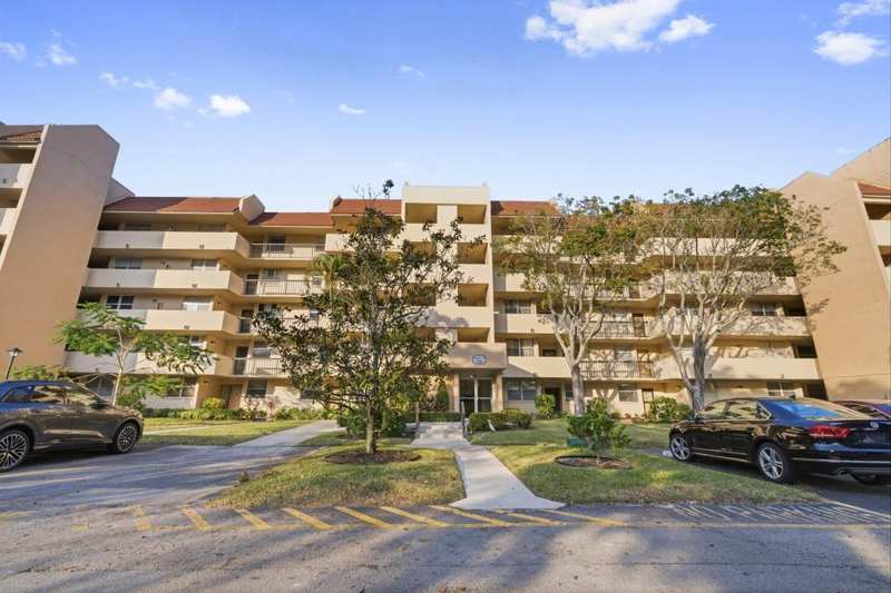 7080 Environ Boulevard # 423, Lauderhill FL 33319
