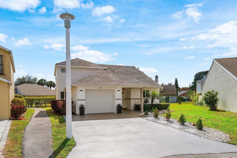 101 Azalea Circle, Boynton Beach FL 33436