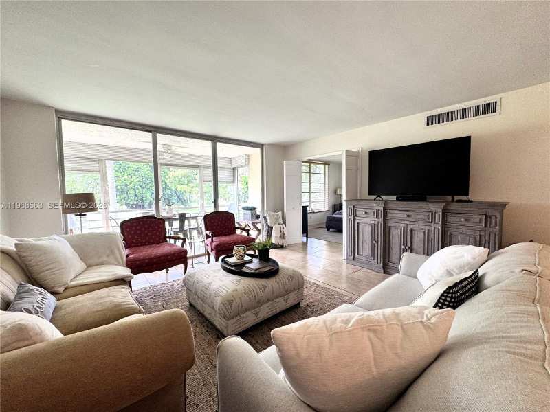 901 W Cypress Ln # 201, Pompano Beach FL 33069