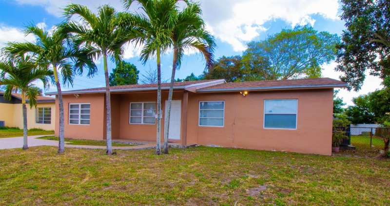 6860 Broadmoor, North Lauderdale FL 33068