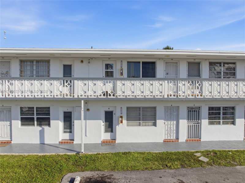 15 NW 204th St # 30, Miami Gardens FL 33169