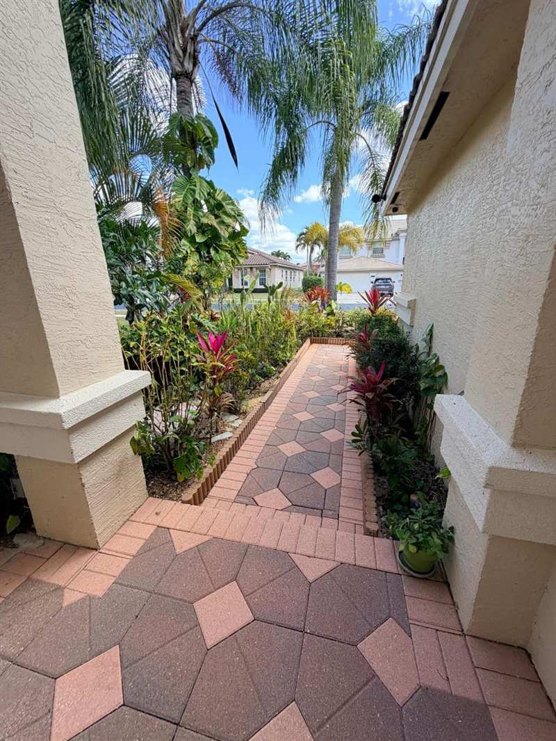 2236 Ridgewood Circle, Royal Palm Beach FL 33411