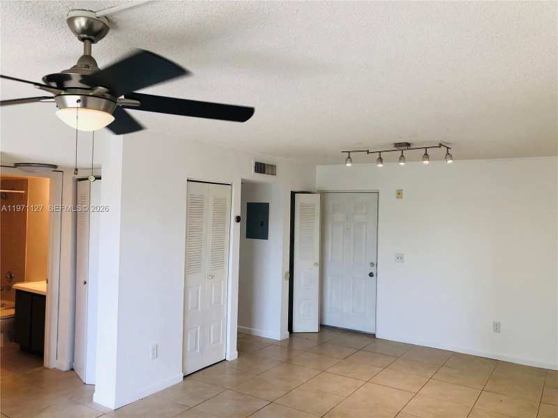 8260 SW 210th St # 210, Cutler Bay FL 33189