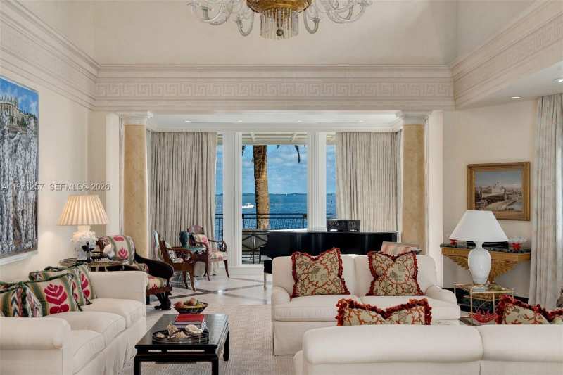 10 Tahiti Beach Island Rd, Coral Gables FL 33143