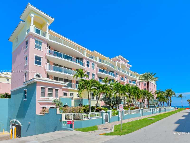 2051 SE 3rd St, Deerfield Beach FL 33441