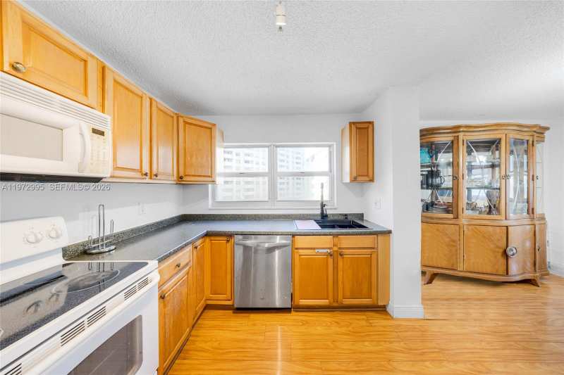 1825 S Ocean Dr # 708, Hallandale Beach FL 33009