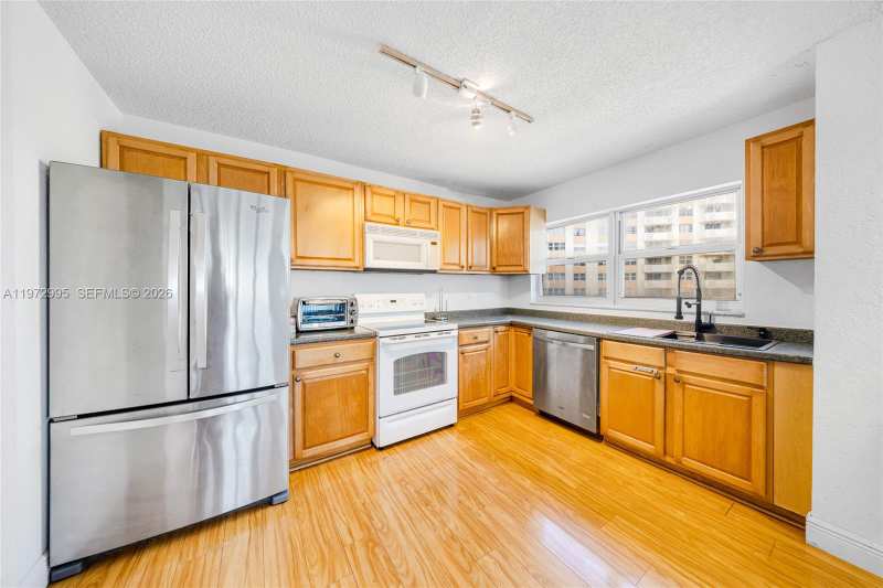 1825 S Ocean Dr # 708, Hallandale Beach FL 33009