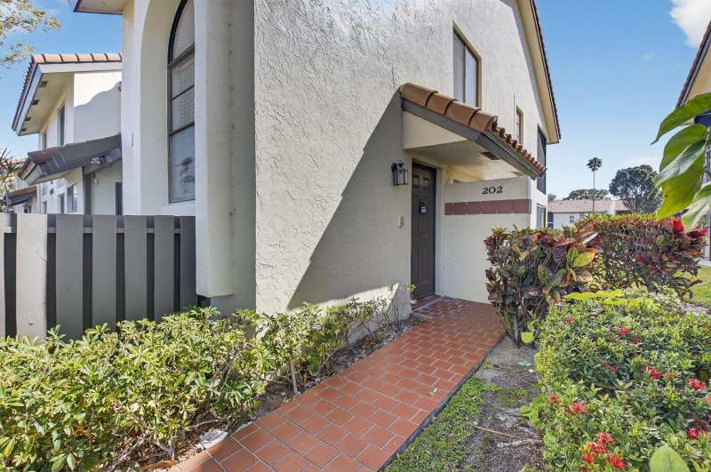 10279 N Circle Lake Drive # 202, Boynton Beach FL 33437
