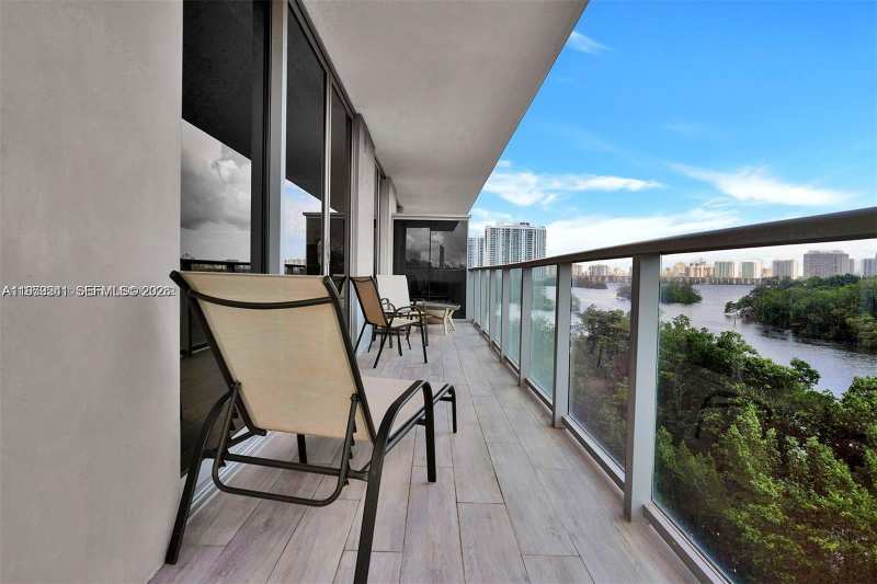 16385 Biscayne Blvd # 421, North Miami Beach FL 33160