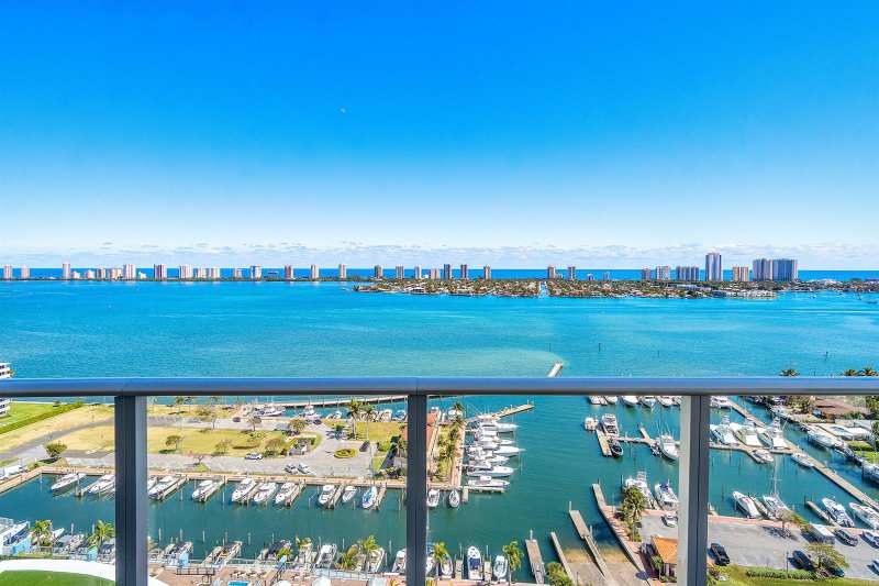 220 Lake Shore Drive # 2012, Lake Park FL 33403