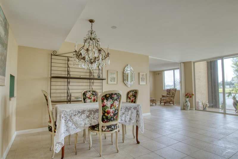 4260 D Este Court # 102, Lake Worth FL 33467