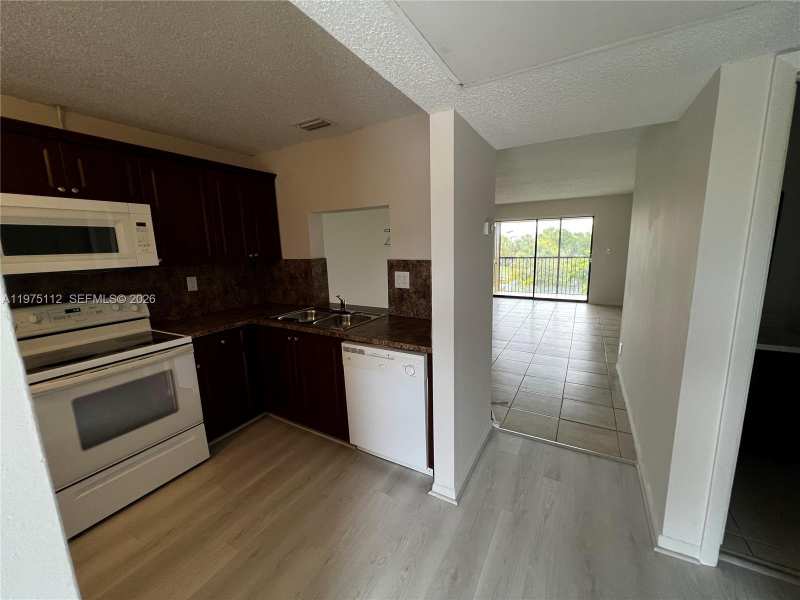9000 NW 28th Dr # 303, Coral Springs FL 33065