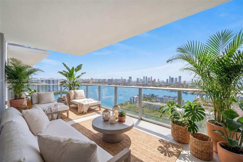 16385 Biscayne Blvd # 2920, North Miami Beach FL 33160