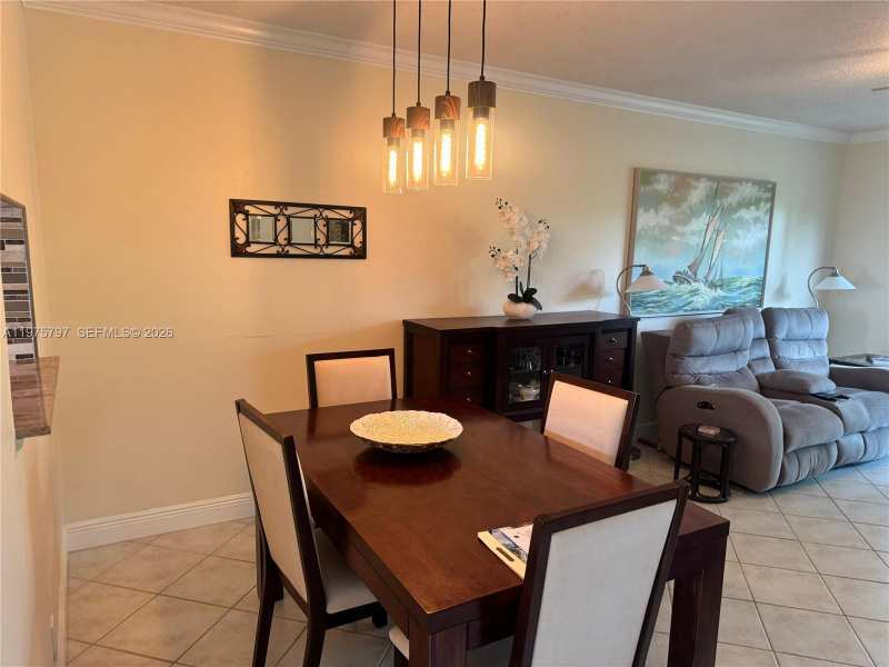 5121 W Oakland Park Blvd # 204, Lauderdale Lakes FL 33313